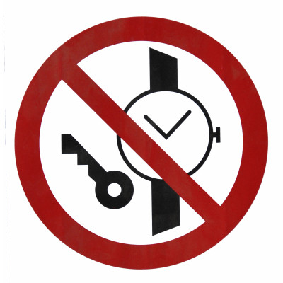Забороняється мати при собі металеві предмети (годинник і т.п.)